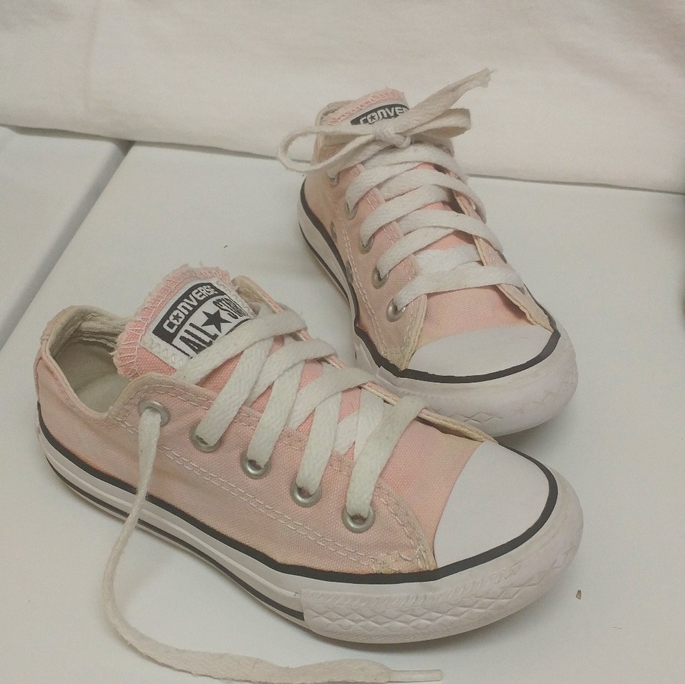 Size 10.5 light pink converse